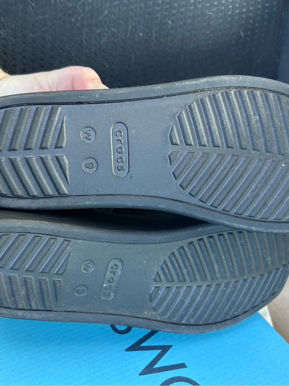 CROCS sleek platform